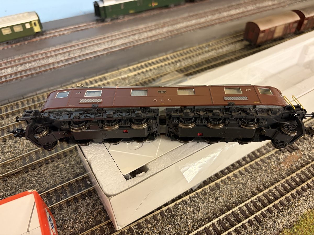 Roco Modellini di ferrovie: BLS Ae 6/8 206, Roco – Usato da Rochefort venduto da ise_c7lc 3