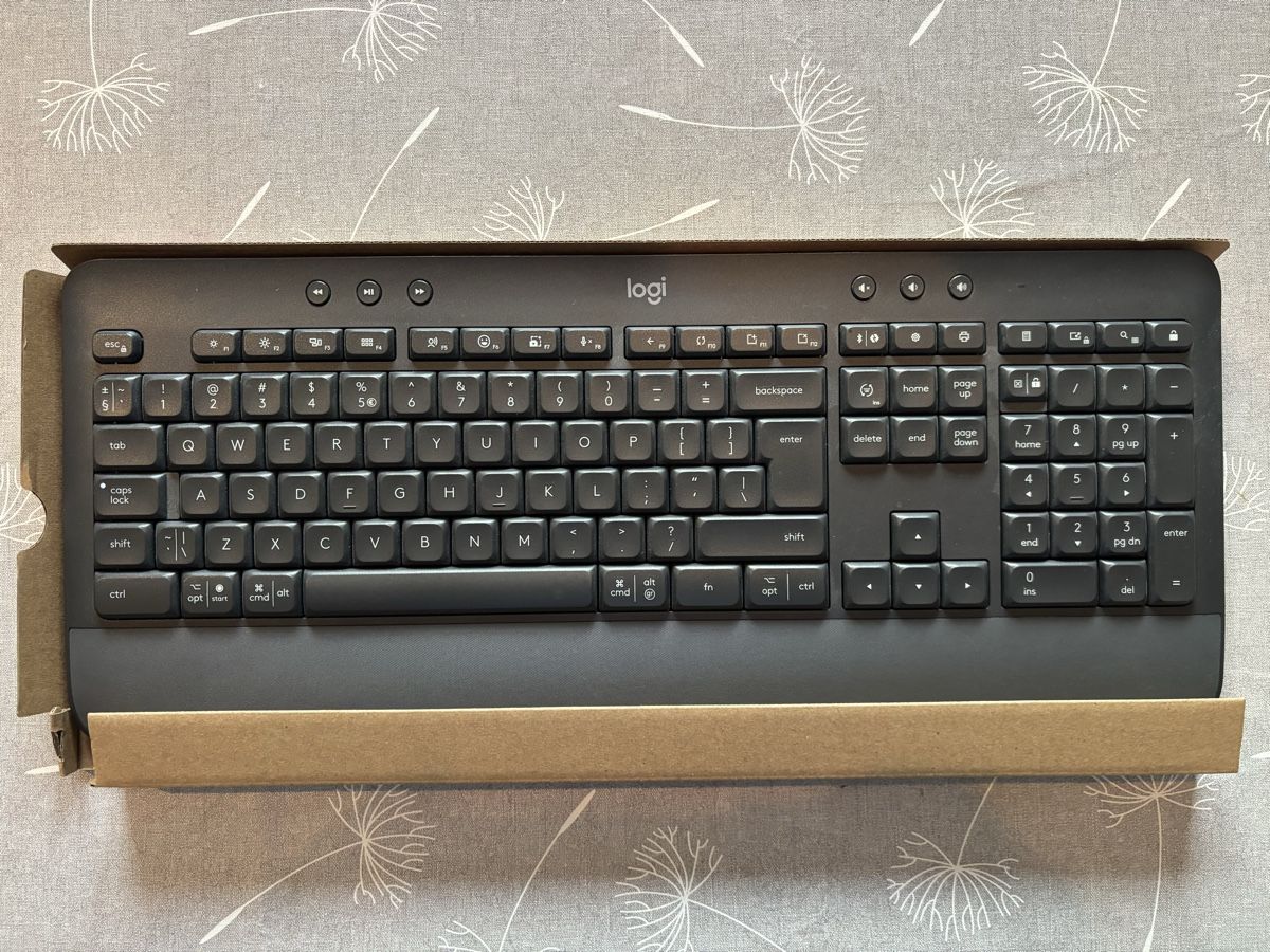 Logitech Tastiere: Logitech Signature K650 Wireless Keyboard – Nuovo (secondo la descrizione) da Büsserach venduto da vasco_monteiro28 1