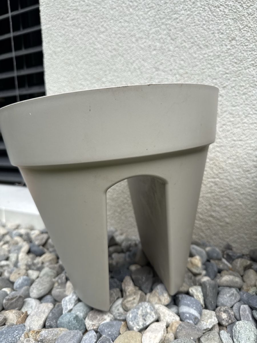 Vasi per fiori: 3 Modern Grey Elho Balcony Planters – Usato da Corsier GE venduto da Arca_ReLife 1