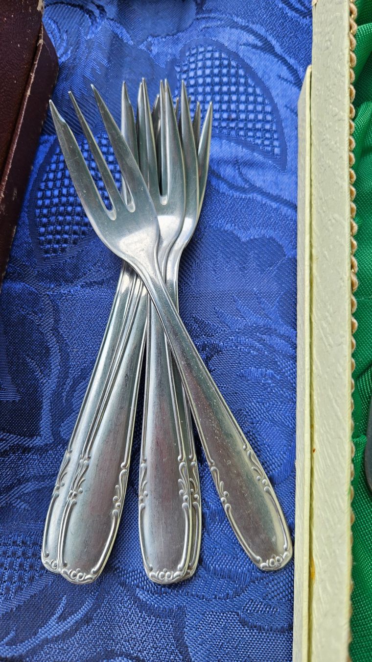 Set di posate: 6 forchettine + 1 paletta per dolci – Usato da Melano venduto da H-Sara