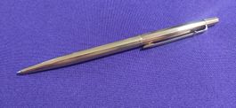 Stylo-bille Caran d'Ache plaqué or - épée