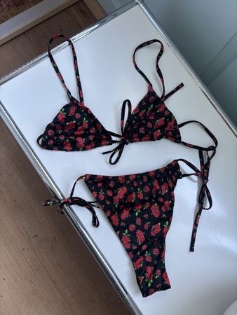 Bikini Tezenis Gr. S Schwarz mit Rosen