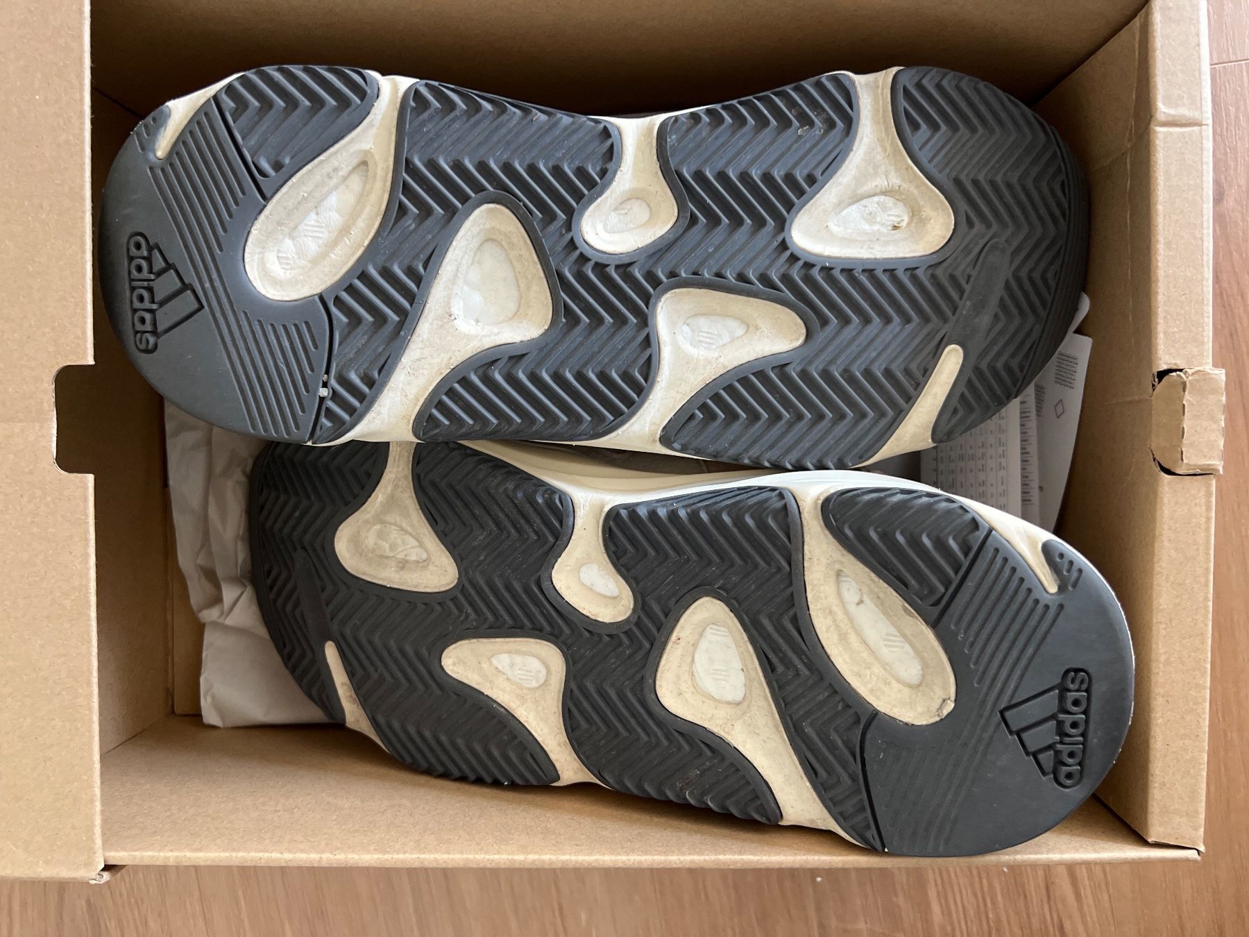 Adidas Chaussures hommes: Yeezy 700 Analog – D'occasion à Stans par RemoZimmermann 1