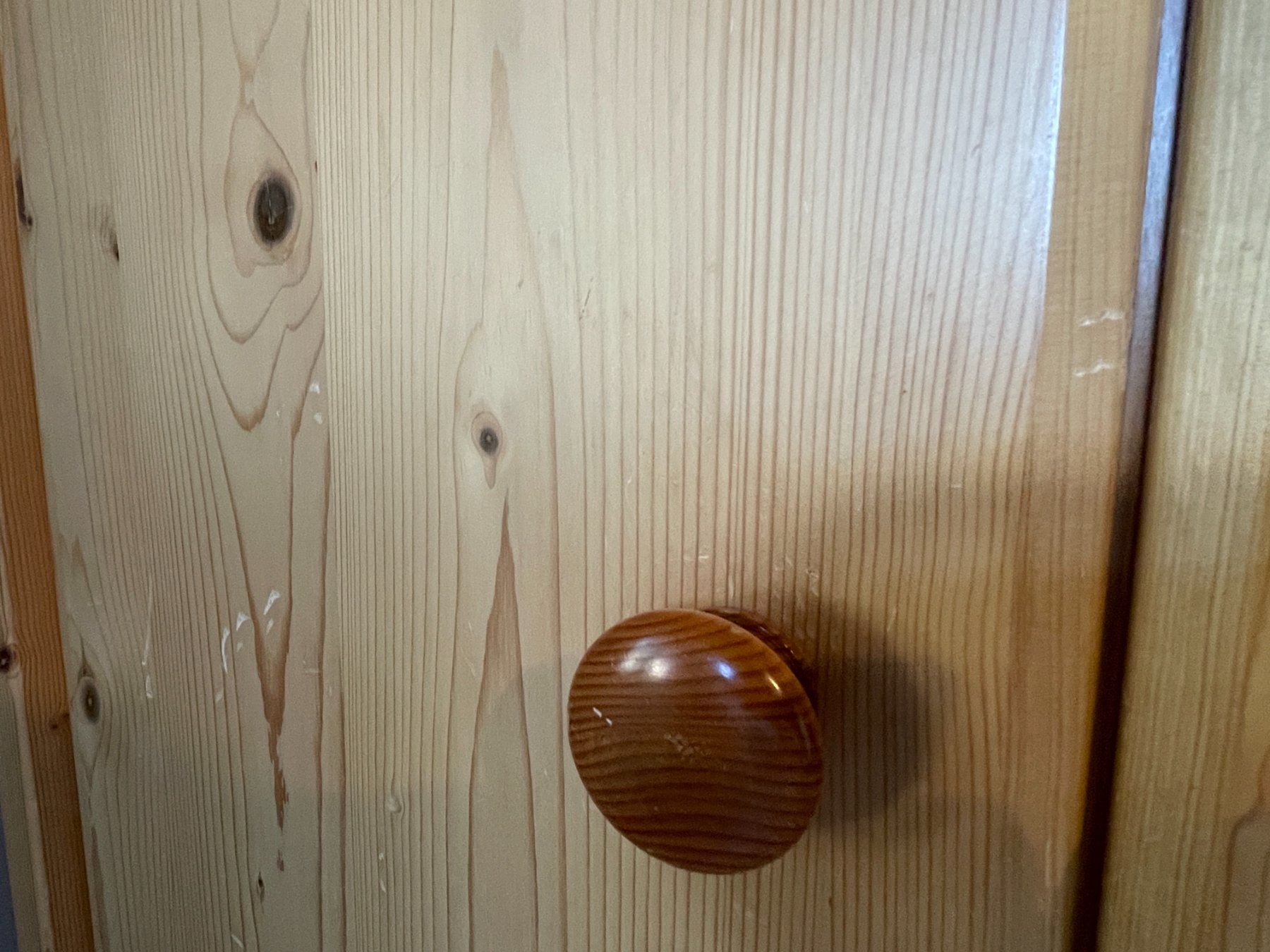 Armadi: Kleiderschrank aus Holz – Usato da Schmerikon venduto da die_8b8m 9