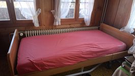 Voll funktionsfähiges Pflegebett zu verkaufen