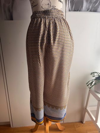 Sommerliche, fließende Hosen - Stoffhose - Gr. S