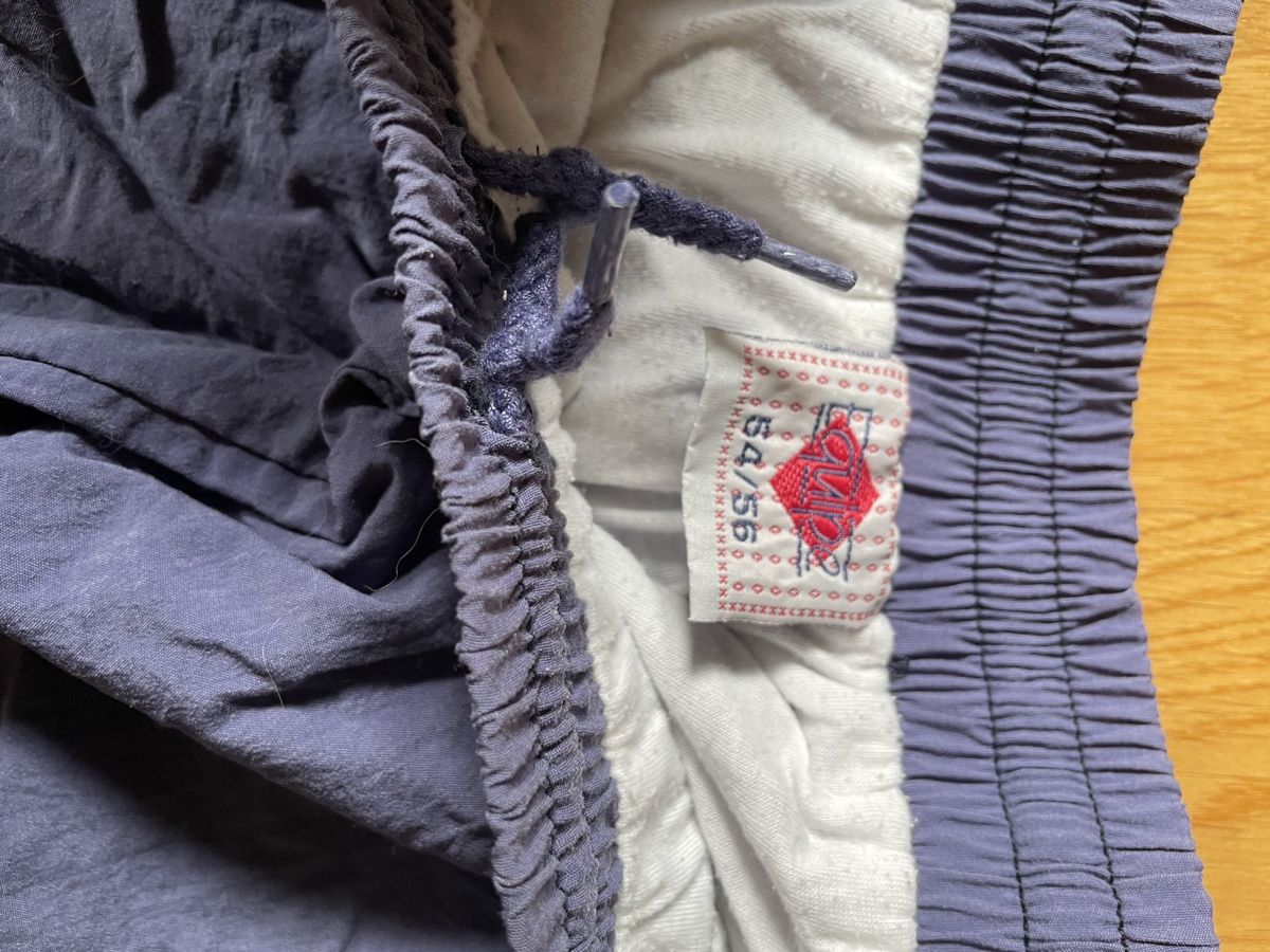 Pantaloni: vintage trainerhose – Usato da Schaffhausen venduto da Benes_brocki