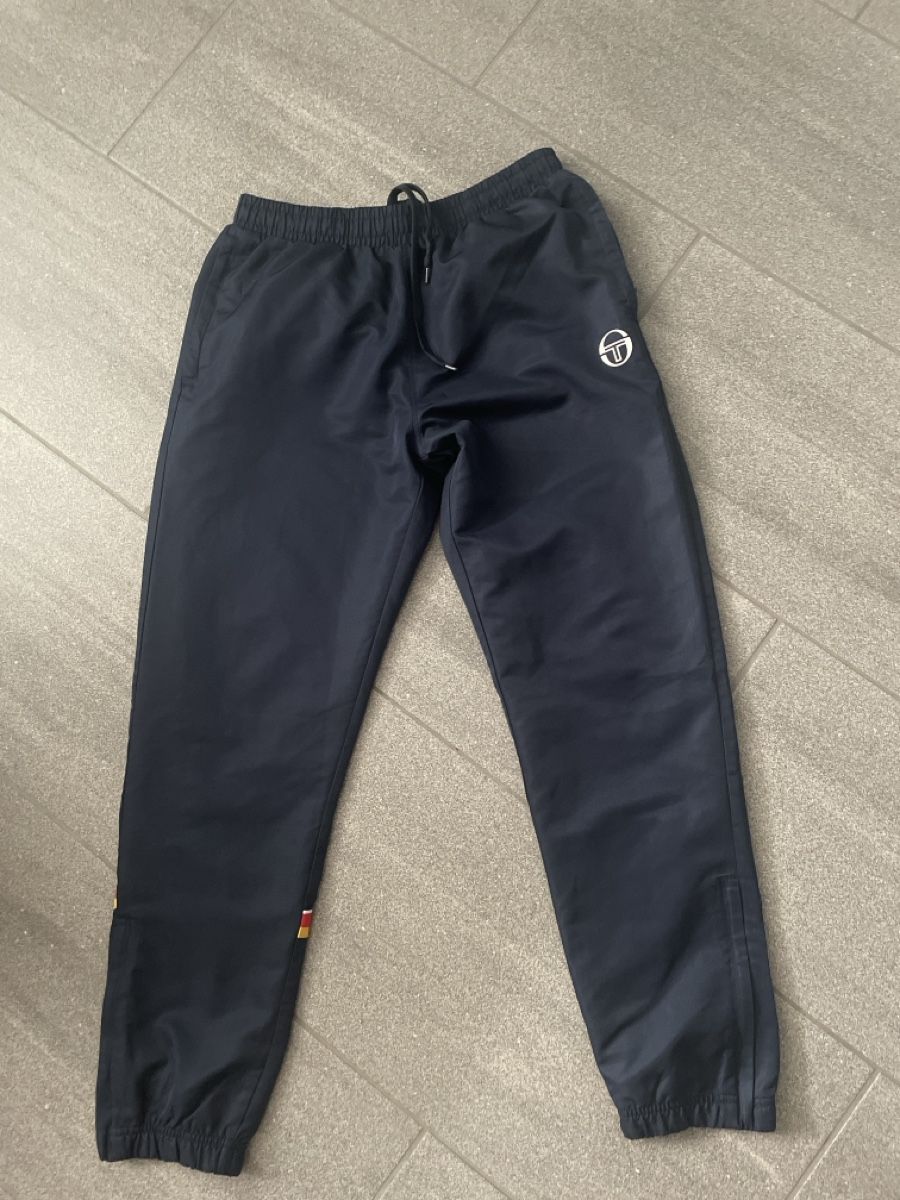 Pantalons: Trainerhose Gr. L – D'occasion à Laufen par bia_7vr6