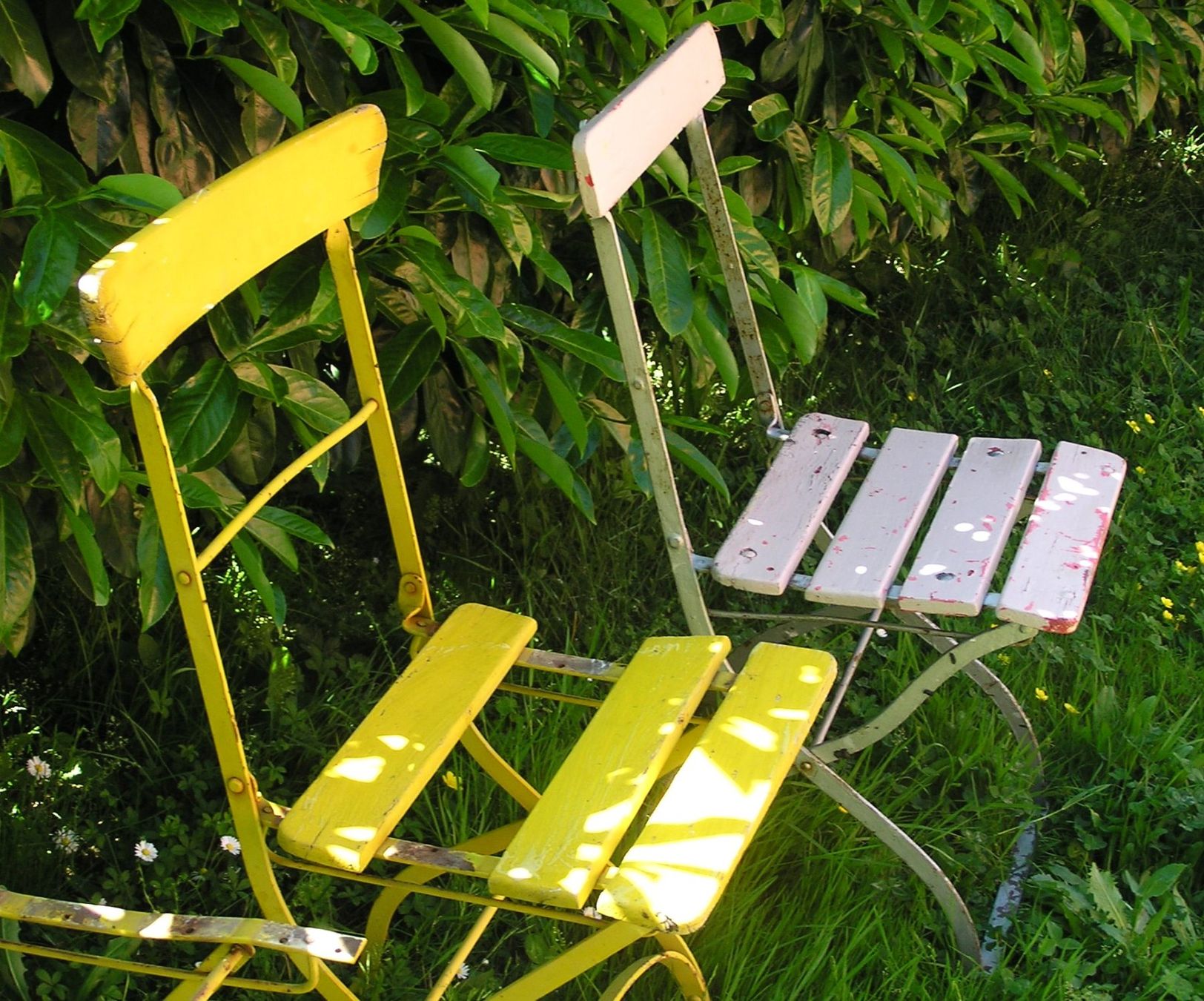 Sedie: 3 ALTE GARTENSTÜHLE KLAPPSTÜHLE – Difettoso da Grenchen venduto da Antique-hunter 1