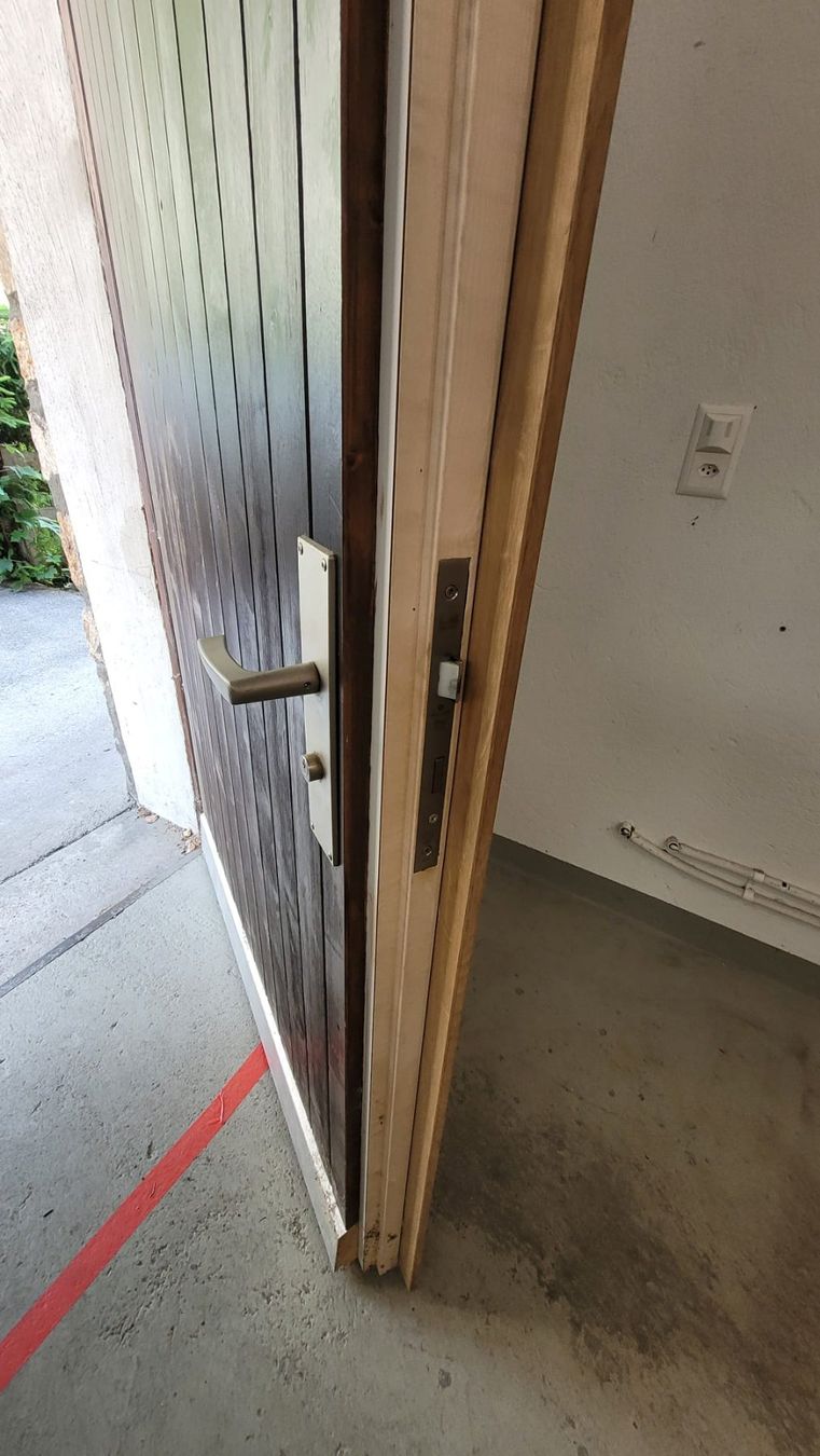 Portes: Garagentor – D'occasion à Klosters par Bergsturz 3