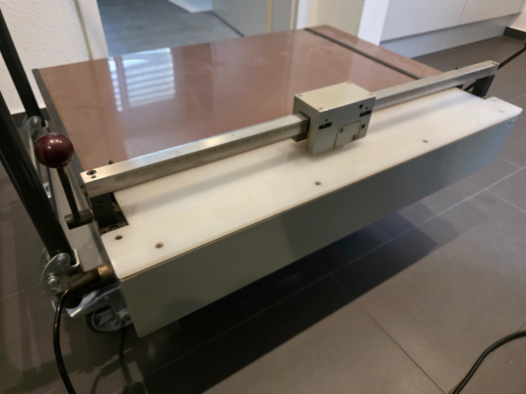 Tutte le macchine: Bacher Form-Control 1620 Filmschneidetisch Rollenschneider – Usato da Safenwil venduto da gudda 2
