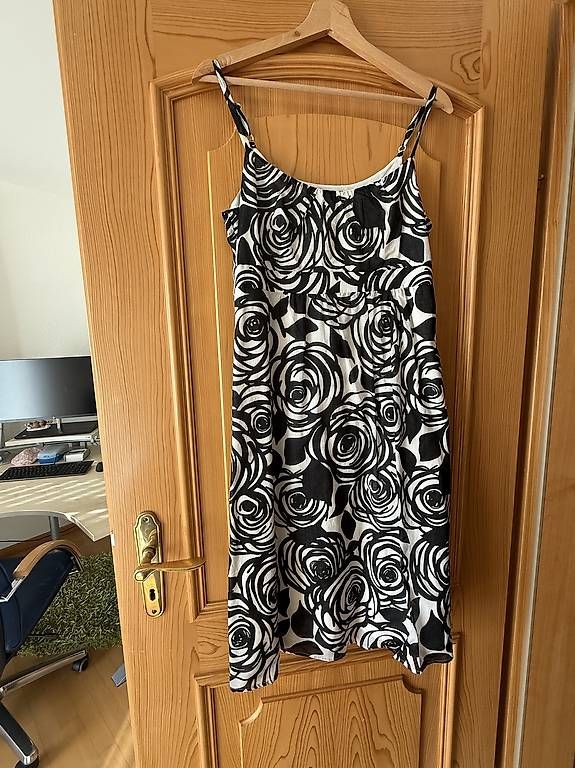Esprit Vestiti: Kleid mit Rosen – Nuovo (secondo la descrizione) da Vaduz venduto da Christina_97