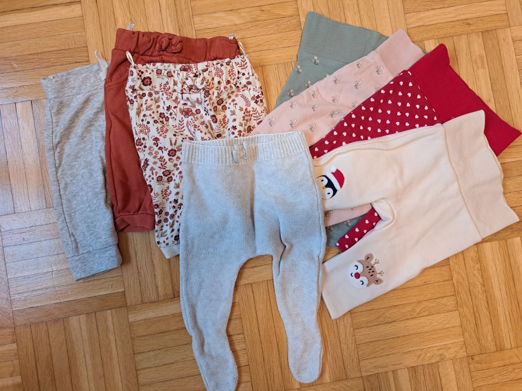 Lotti & Set di vestiti: Wunderschönes 44 teiliges Kleiderpaket Grösse 62, mit Strick – Usato da Winikon venduto da nic_2kjk 2