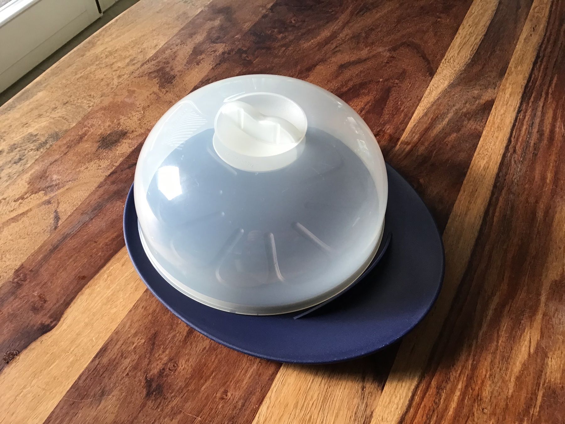 Tupperware Behälter & Ähnliches: Käseglocke Tupperware blau – Gebraucht aus Giswil von Pingu109