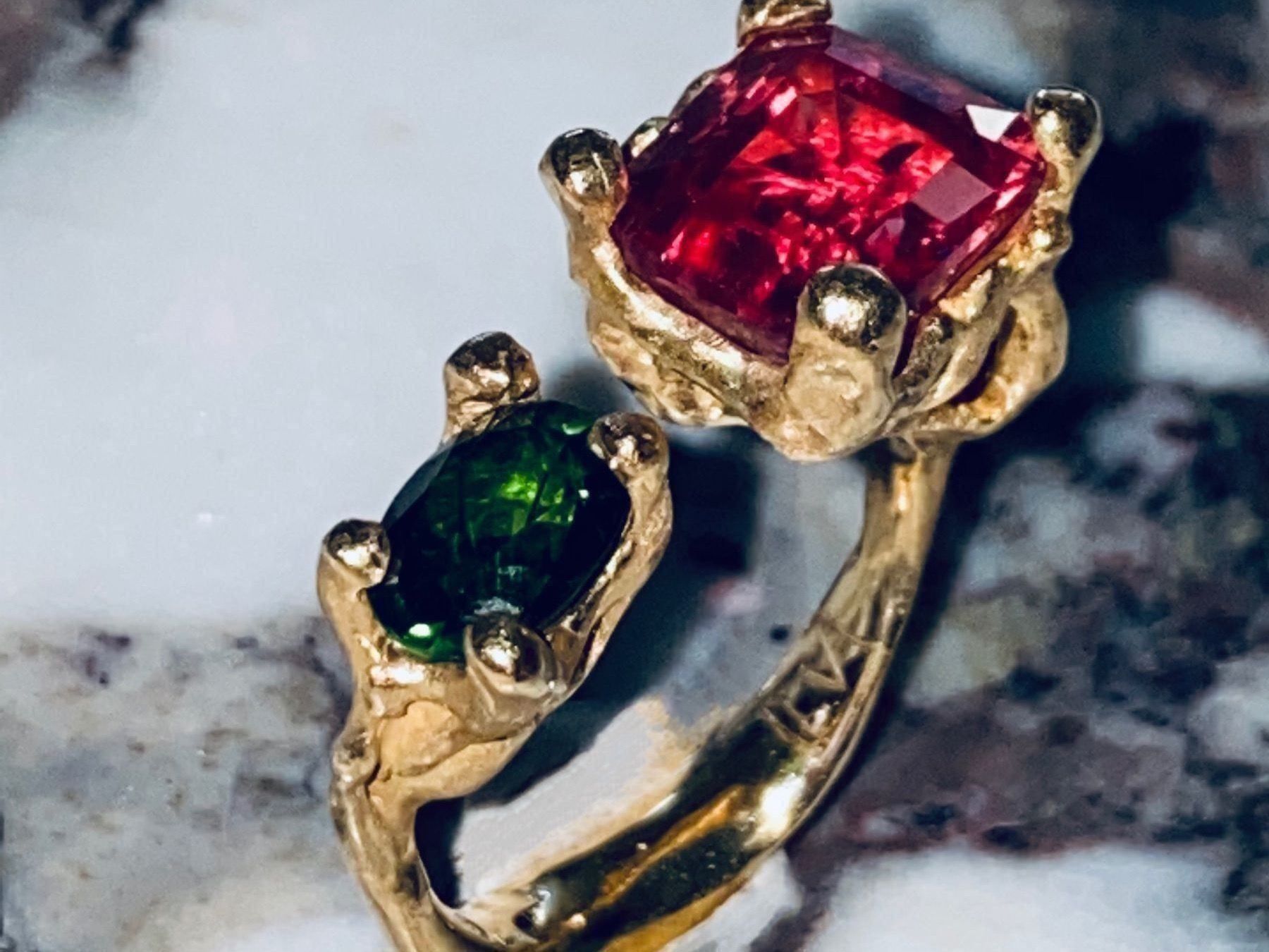 Llan Valls Joies Ringe: LLAN VALLS©️™️ Stackable Padparadscha Sapphire Green Garnet – Gebraucht aus Birsfelden von Brut 3