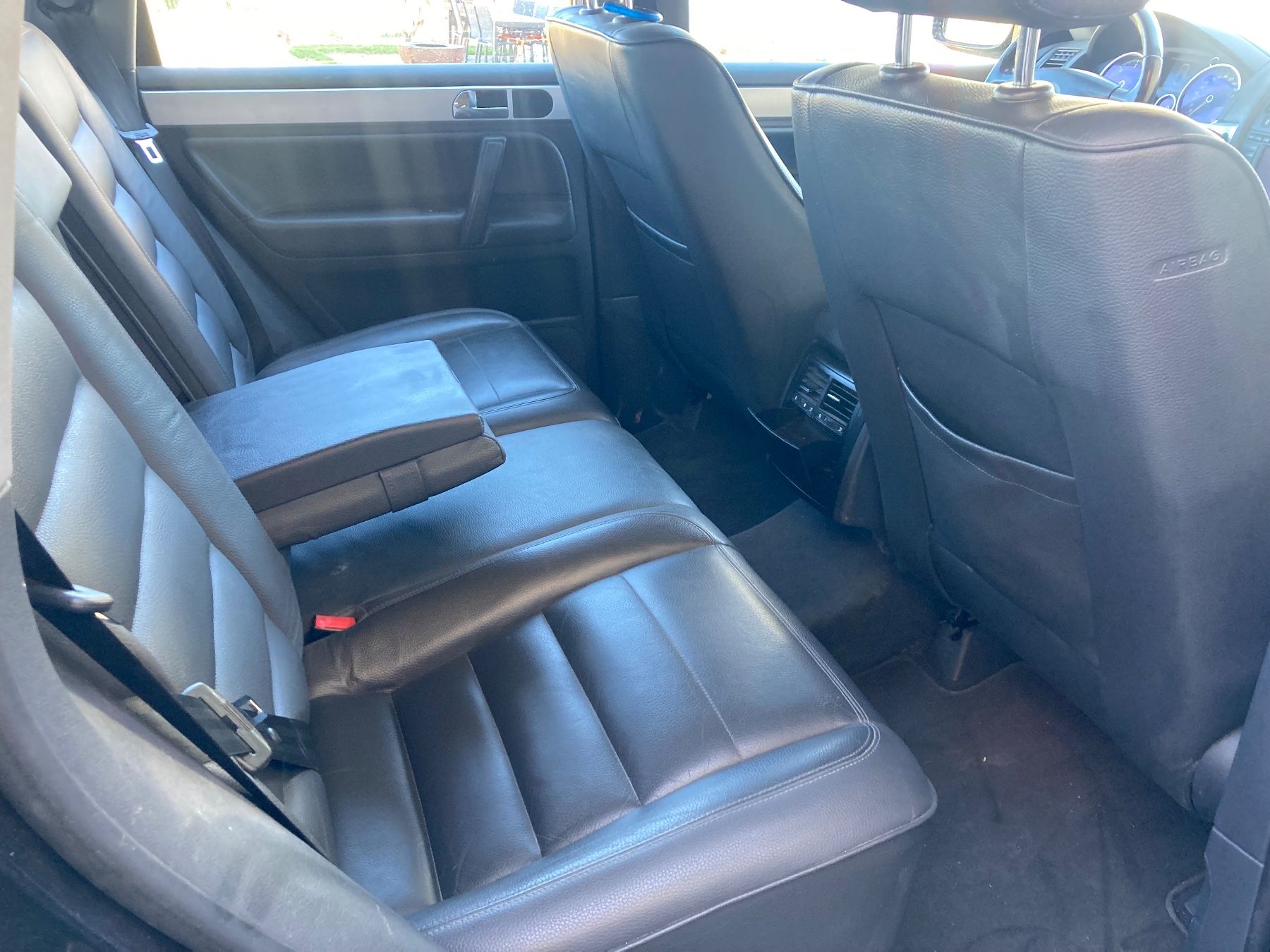 VW Autos: VW Touareg 3.0 TDI – Gebraucht aus Messen von Auktion-85 6