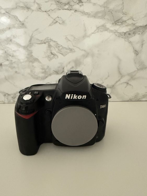 Nikon Appareil Photo Reflex Numérique D90 AF-S DX 18-200 VR Lens Kit