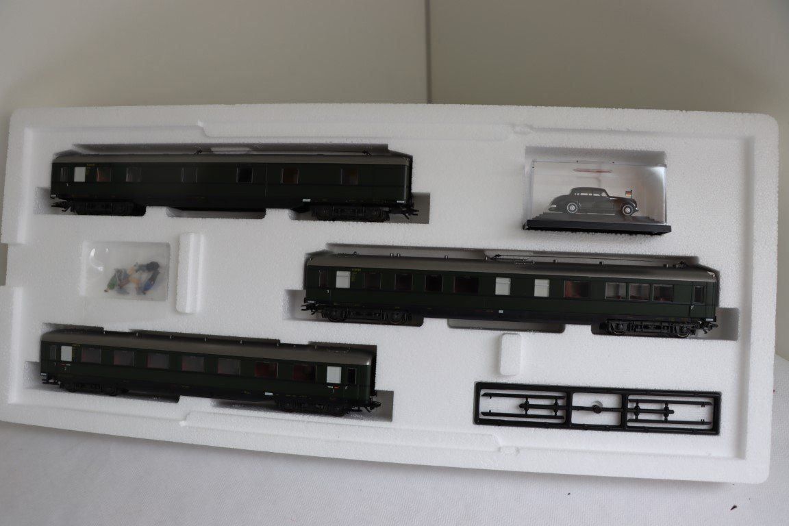 Modelleisenbahnen: Salonwagen Set (3083-3084) – Neu (gemäss Beschreibung) aus Bäriswil BE von WWYN-Liquidationen
