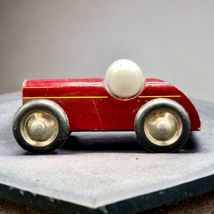 Voiture de course GM rouge - Vilac 2247R, une voiture de sport en bois