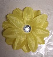 Hübsche, gelbe Stoffblume mit Strassstein- neuwertig!
