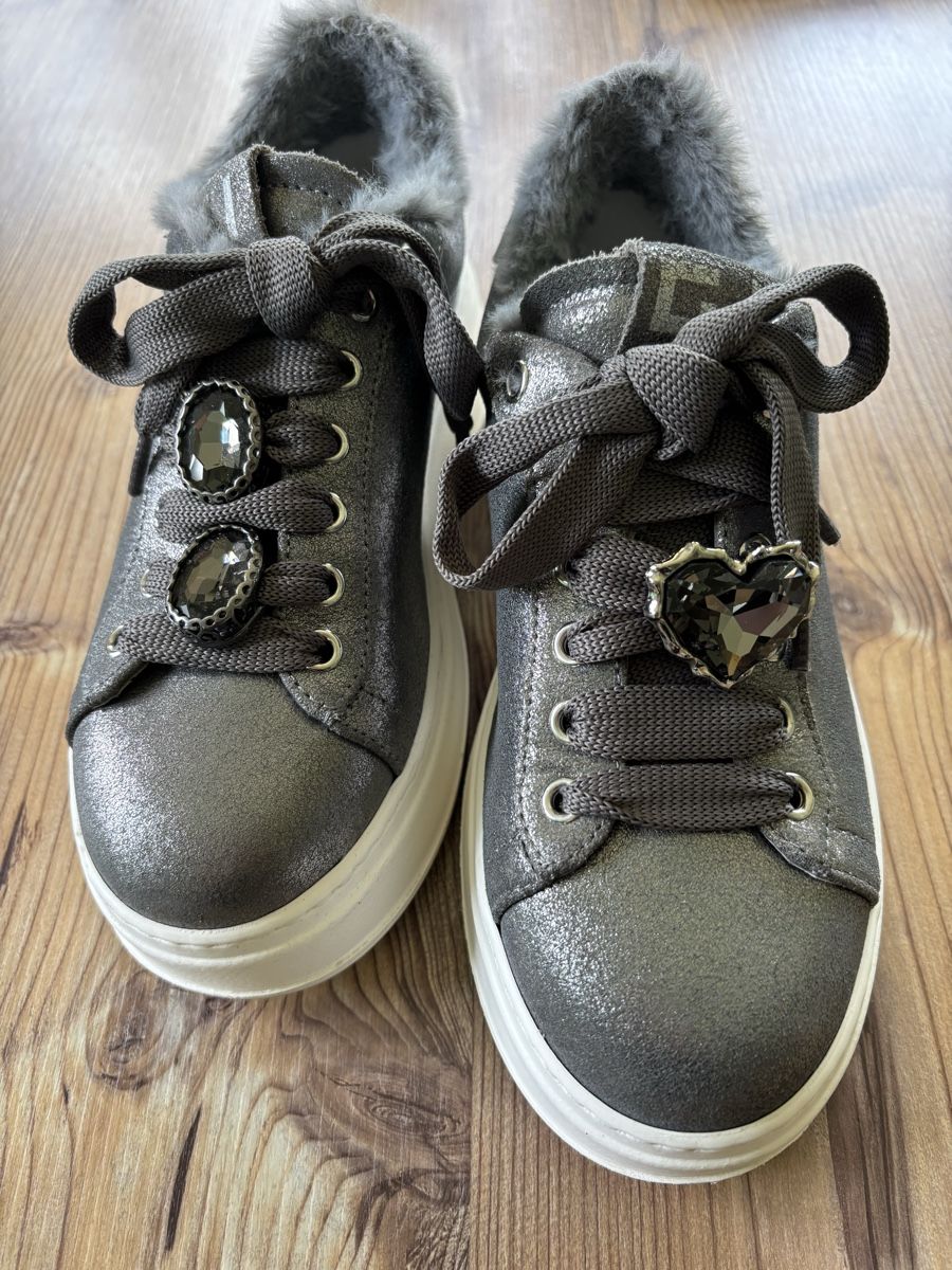 Damenschuhe: Gio + Sneaker mit Fellbesatz & Schmuck, Gr. 36! – Gebraucht aus Grindelwald von ricarda1970
