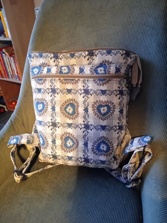 Rucksack Stoff mit Herzmuster blau weiss gebraucht