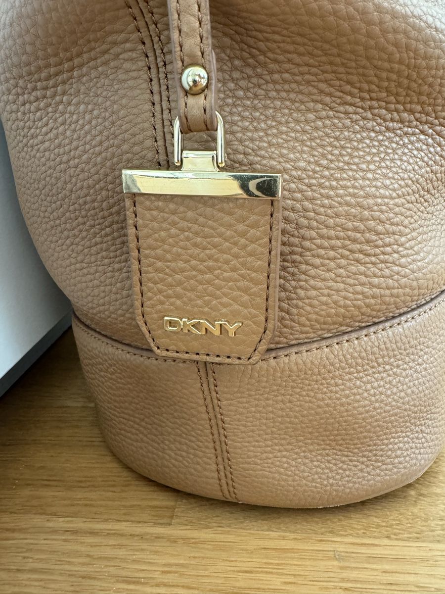 DKNY Borse da donna: DKNY Beuteltasche Leder braun neuwertig – Usato da Beringen venduto da ste_bh8w 2