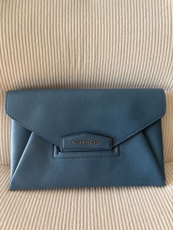 Pochette Givenchy en cuir grainé bleu
