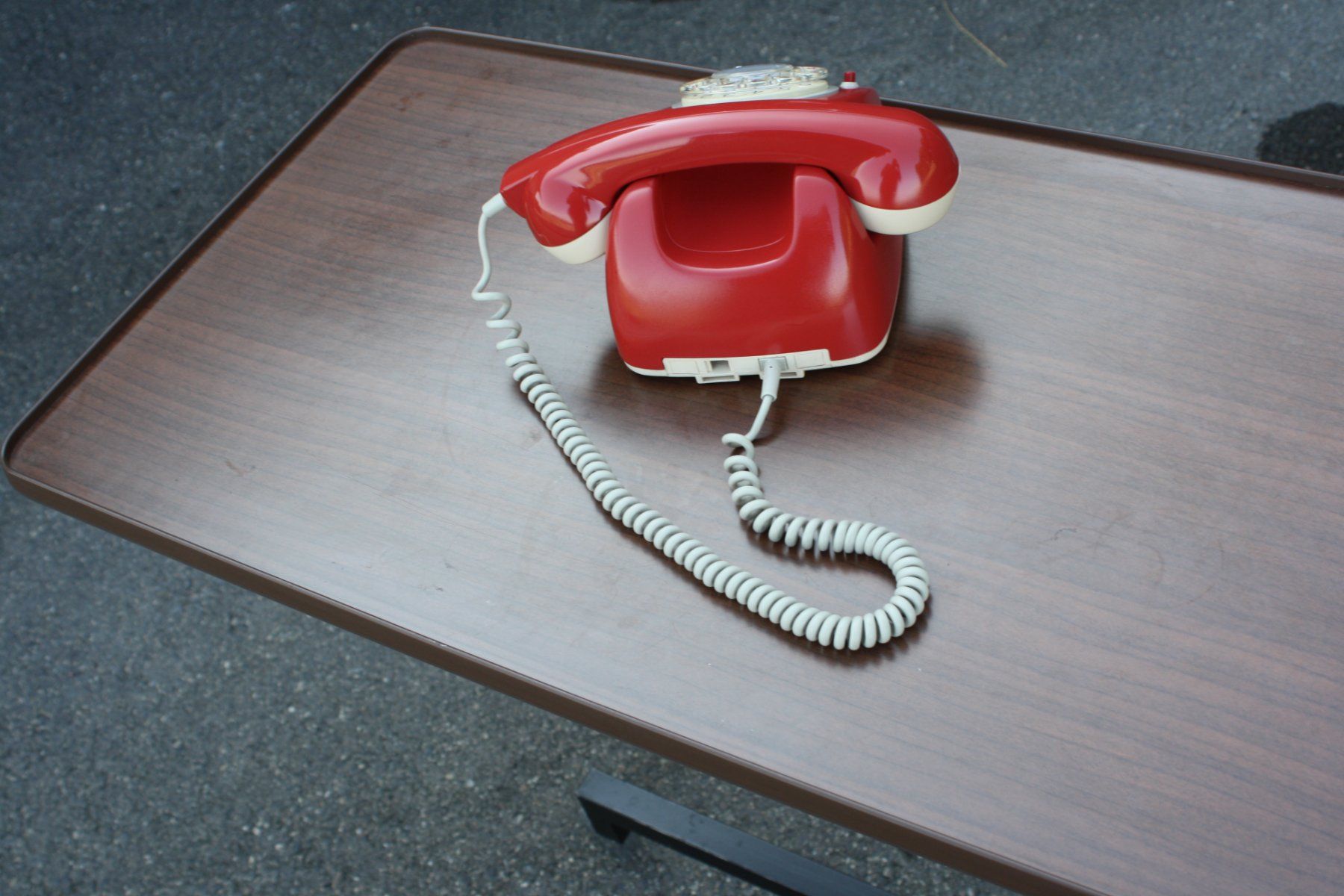 Telefone: TELEFON VINTAGE MIT WÄHLSCHEIBE – Gebraucht aus Wauwil von Pneuedy 5