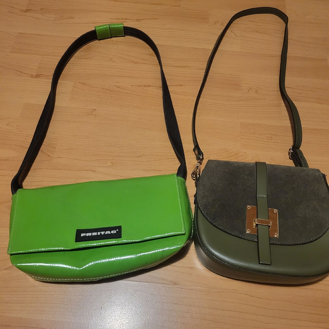 Freitag Sacs femmes: FREITAG-Handtasche + Gratis Navyboot-Handtasche – D'occasion à Malans GR par caroline_F.85