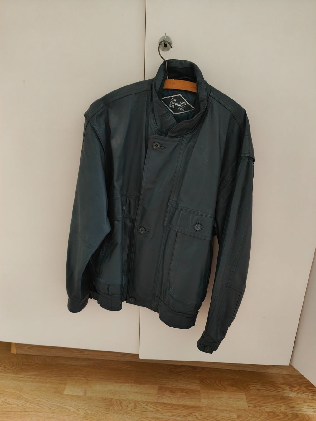 Giacche: Lederjacke  echtes Leder, klassischer Stil M/L – Usato da Recherswil venduto da beawuethrich