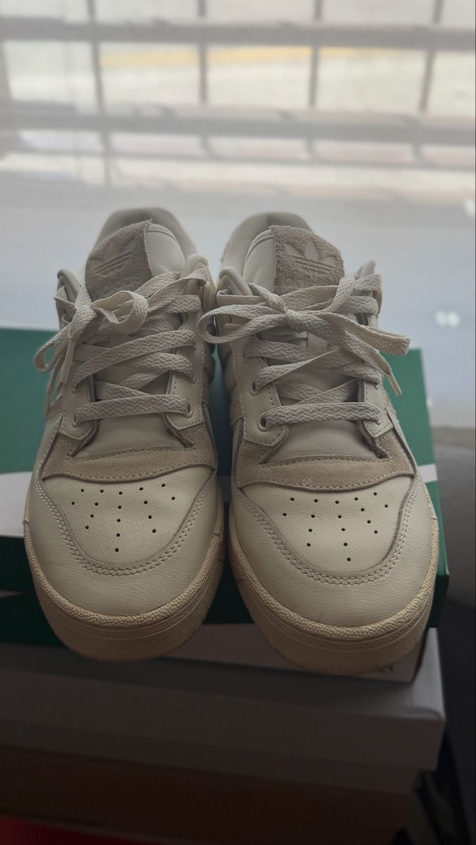 Adidas Chaussures hommes: Baskets basses Adidas Rivalry beige taille 39 2/3  – D'occasion à Boniswil par sol_rr6s 2