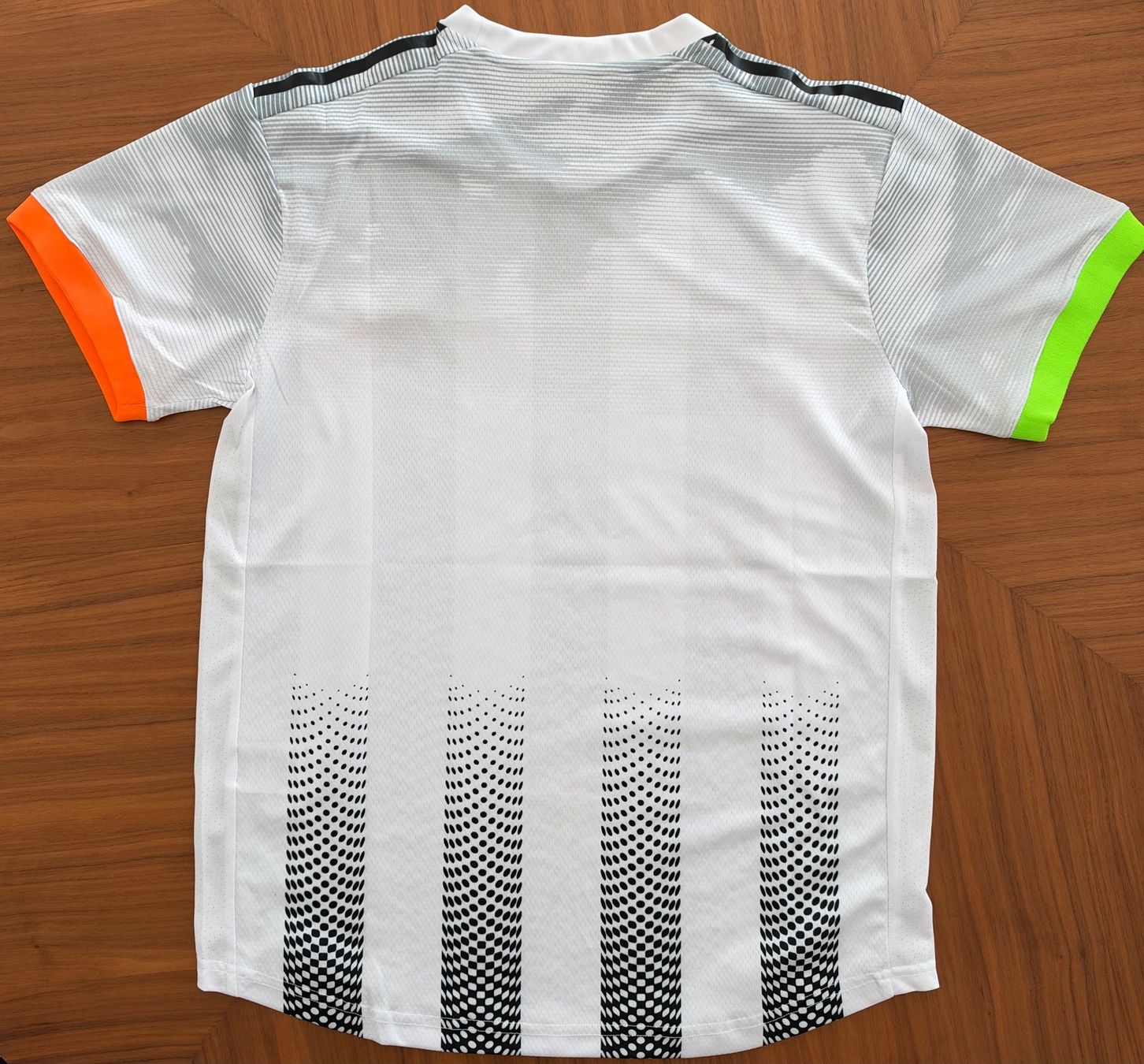 Adidas Canottiere & Pantaloni: Juventus x Adidas Palace – Nuovo (secondo la descrizione) da Olten venduto da gia_bc2q 2