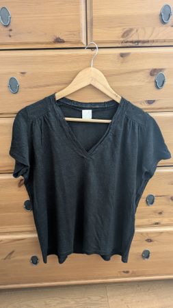 Des petits hauts schwarzes Leinen-T-Shirt Gr. XS/S