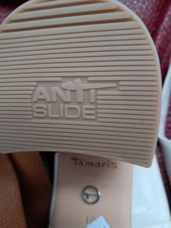 Damenschuhe: Neue Tamaris Schuhe, Grösse 40 – Gebraucht aus Basel von len_t965 2