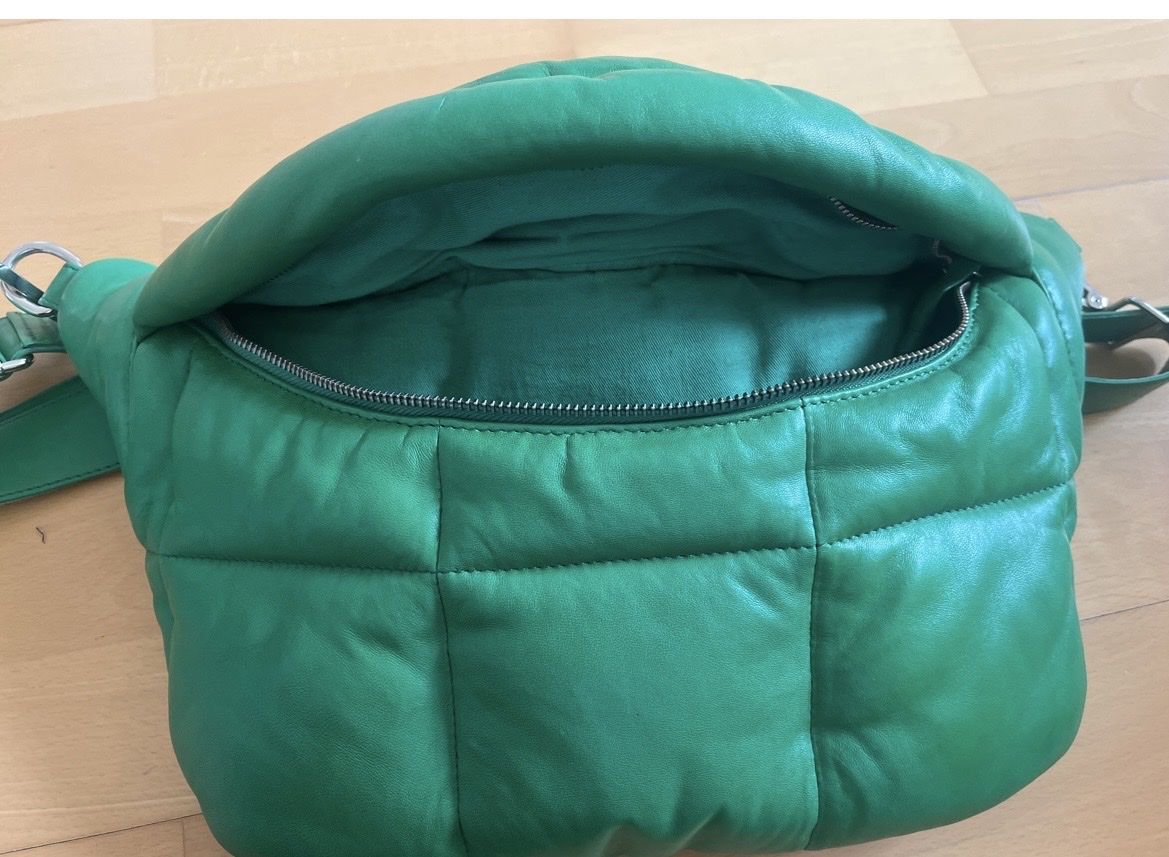 Taschen für Damen: Coole grosse Umhängetasche – Gebraucht aus Kilchberg ZH von asrael02 1
