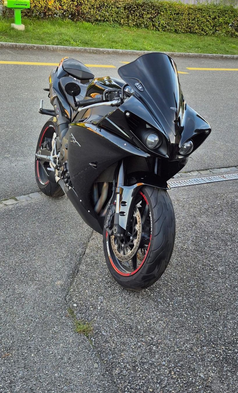 Yamaha Strada: Yamaha R1 RN22 Big Bang – Usato da Thun venduto da thunshopper2 6