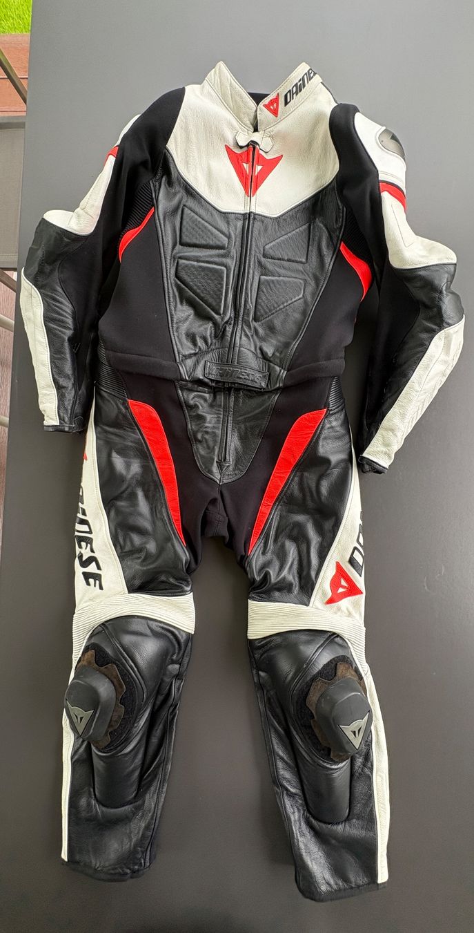 Completi: Dainese Avro D2 Lederkombi Gr. 52 – Usato da Frick venduto da Martaen 6