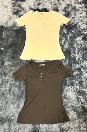 Zwei T-Shirts Damen kurzarm weiss & schwarz gebraucht