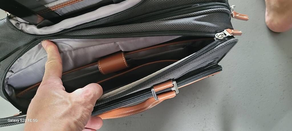 Taschen: Samsonite Reisetasche  – Gebraucht aus bellmund von aapeli