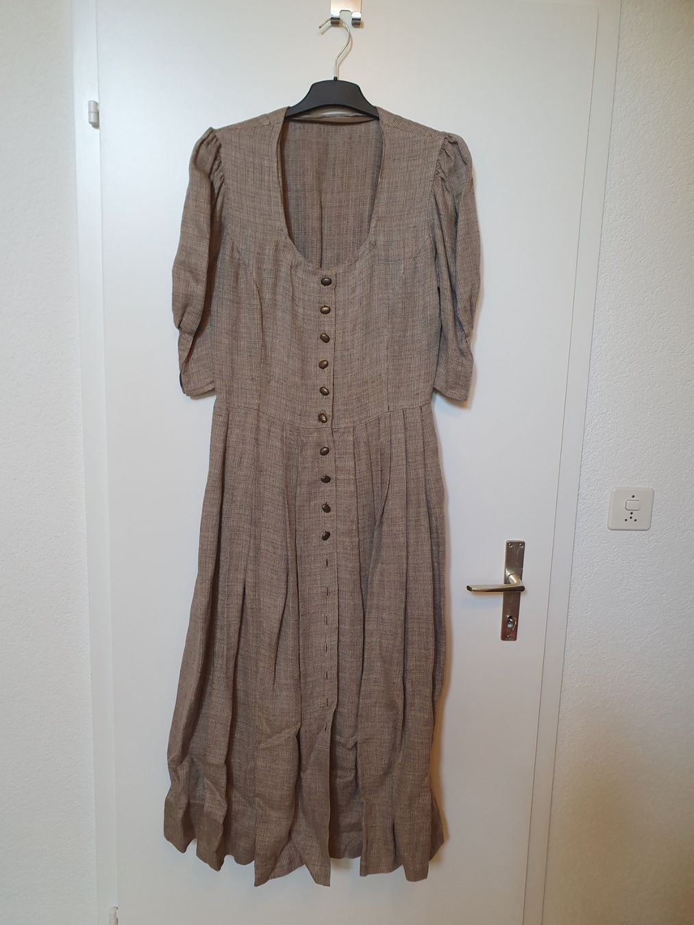 Kleider: Trachtenkleid - Leinen - Gr. 40-42 – Gebraucht aus Steffisburg von C.Kreuzer