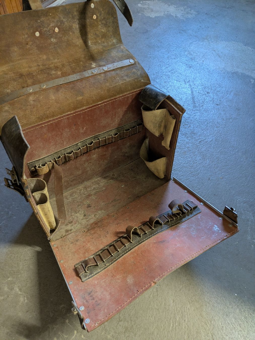 Valises de voyage: Leder Werkzeugtasche – D'occasion à Niederneunforn par Baro6 2