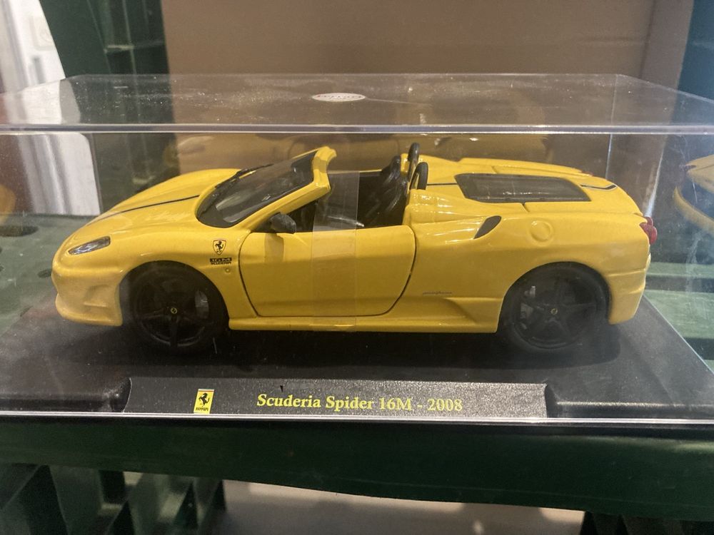Bburago 1:24 Ferrari 488 Spider Año de construcción 2015 azul metálico