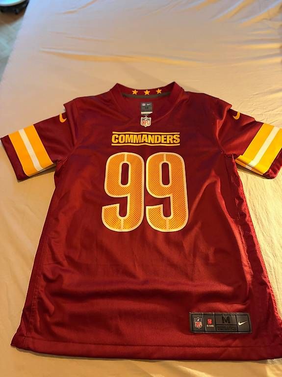 Nike Maillots de corps & Pantalons: Nike NFL Commanders Chase Young #99 Jersey Gr. M – D'occasion à Dietikon par Julia.obers