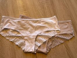 2 Slip mit Spitzen beige und braun