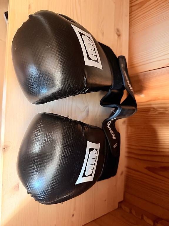 Sacchi da boxe: Century BOB Boxdummy inkl. Boxhandschuhe – Usato da Umiken venduto da RamonaJessica_ 4