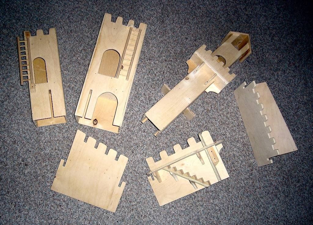 Spielzeuge: Spielzeug Holzburg – Gebraucht aus Aarberg von Fritto 4