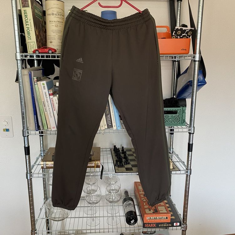 Adidas Yeezy Calabasas Trackpants Gr. M selten getragen Kaufen auf Ricardo