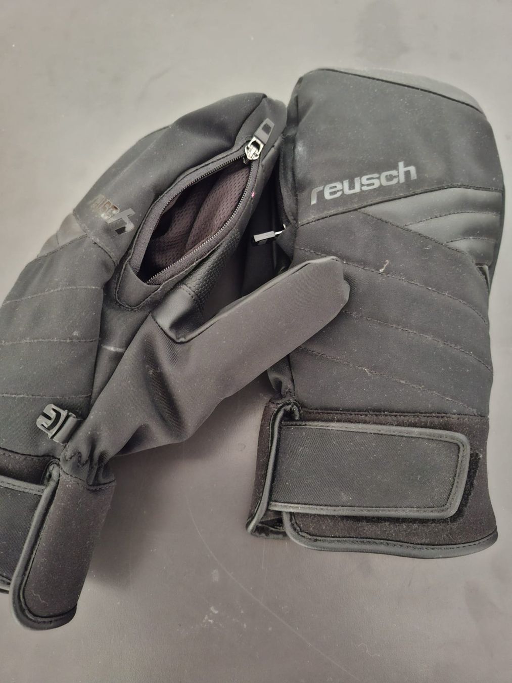 Reusch Gants & mitaines : Reusch Daunen-Fausthandschuhe, Schwarz, Grösse 8, Neuwertig – D'occasion à Malix par ric_nh2y