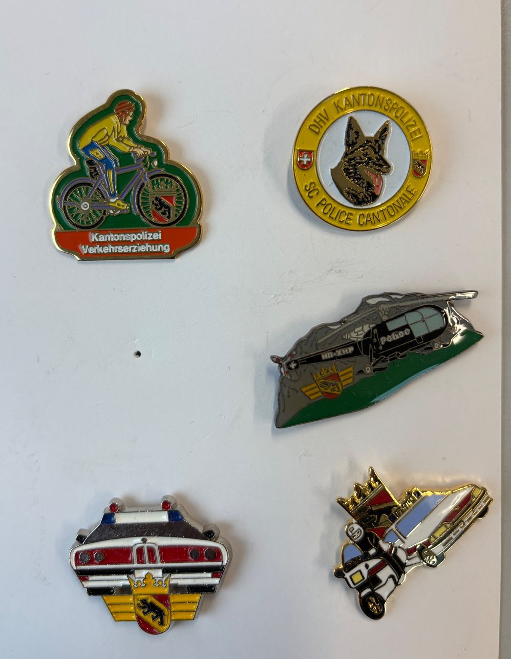 Placchette & Badge: 5 Polizeipins Kapo / Diensthunde – Nuovo (secondo la descrizione) da Trubschachen venduto da Panzerschreck